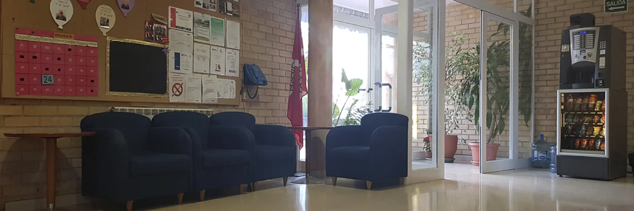 Sala de estar de Mirador del Segrià con salida al jardín